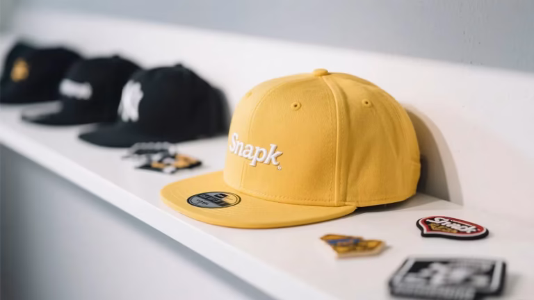 what is a snapback baseball cap